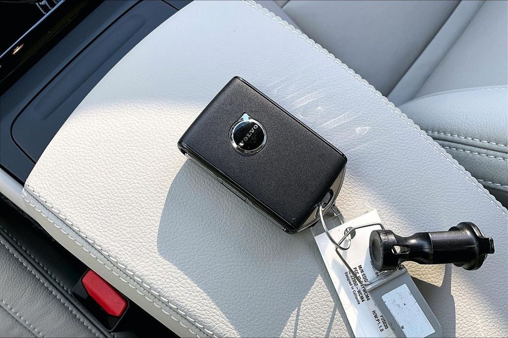 2026 Volvo XC40 B5 Plus