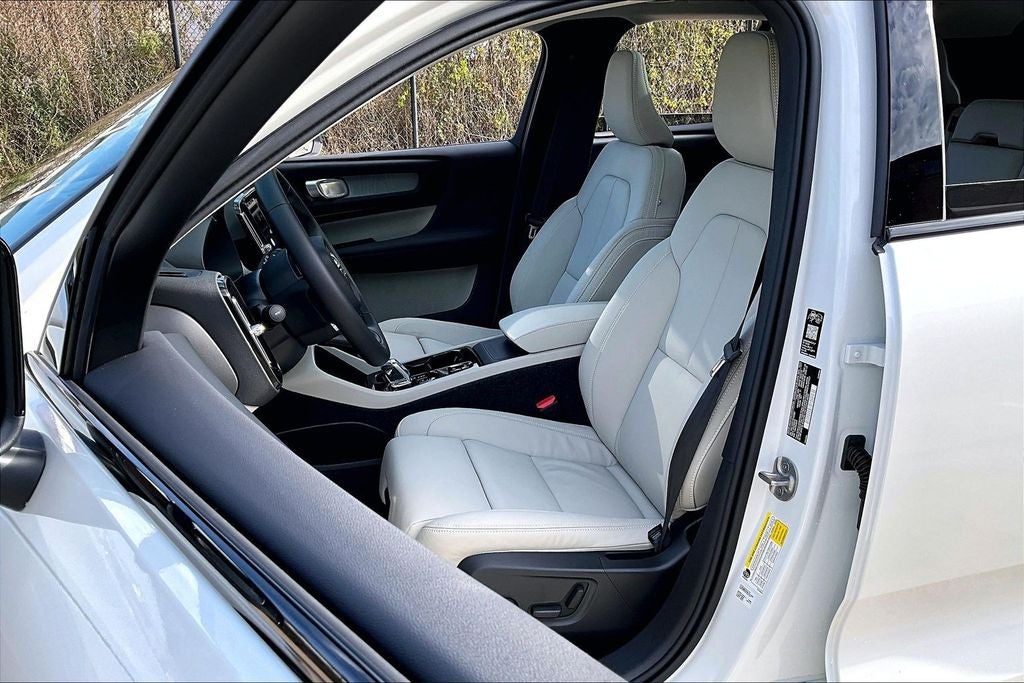 2026 Volvo XC40 B5 Plus