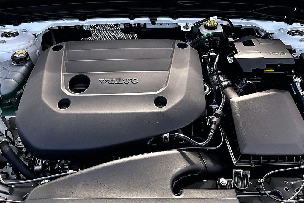 2026 Volvo XC40 B5 Plus