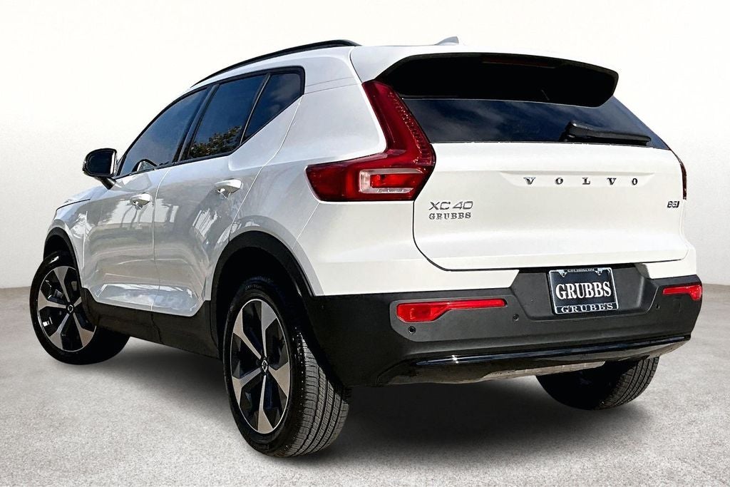 2026 Volvo XC40 B5 Plus
