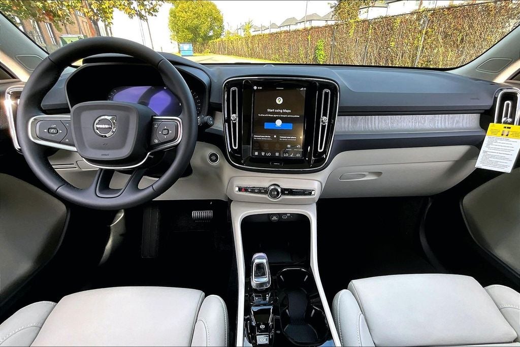 2026 Volvo XC40 B5 Plus