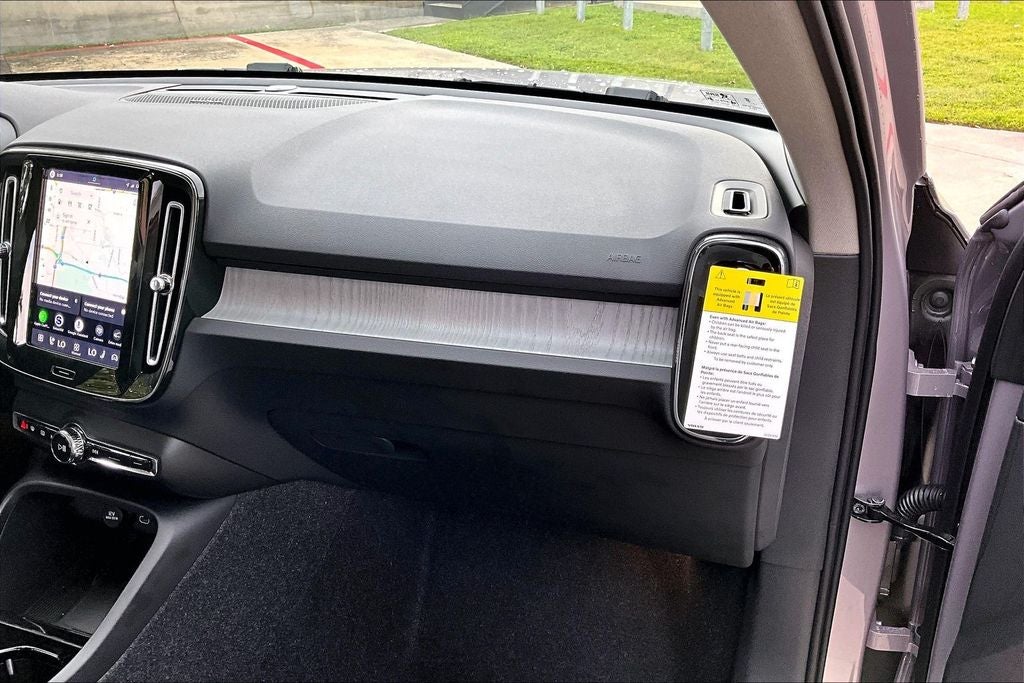2026 Volvo XC40 B5 Plus