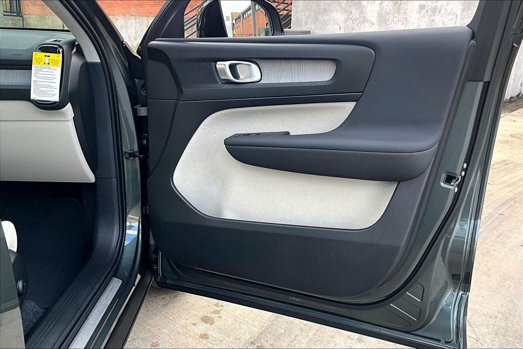 2026 Volvo XC40 B5 Plus