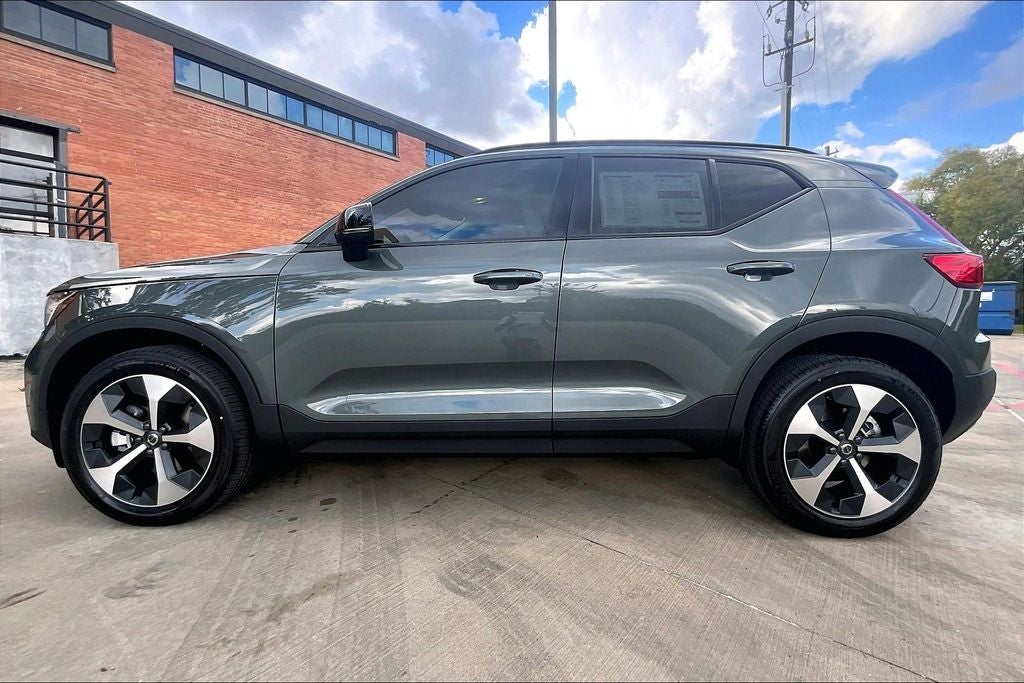 2026 Volvo XC40 B5 Plus