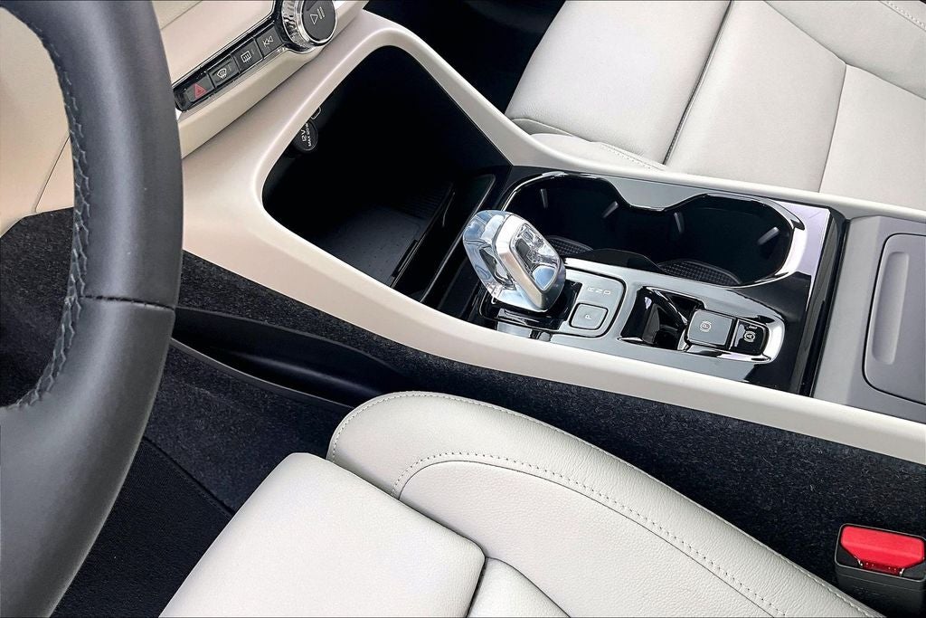 2026 Volvo XC40 B5 Plus