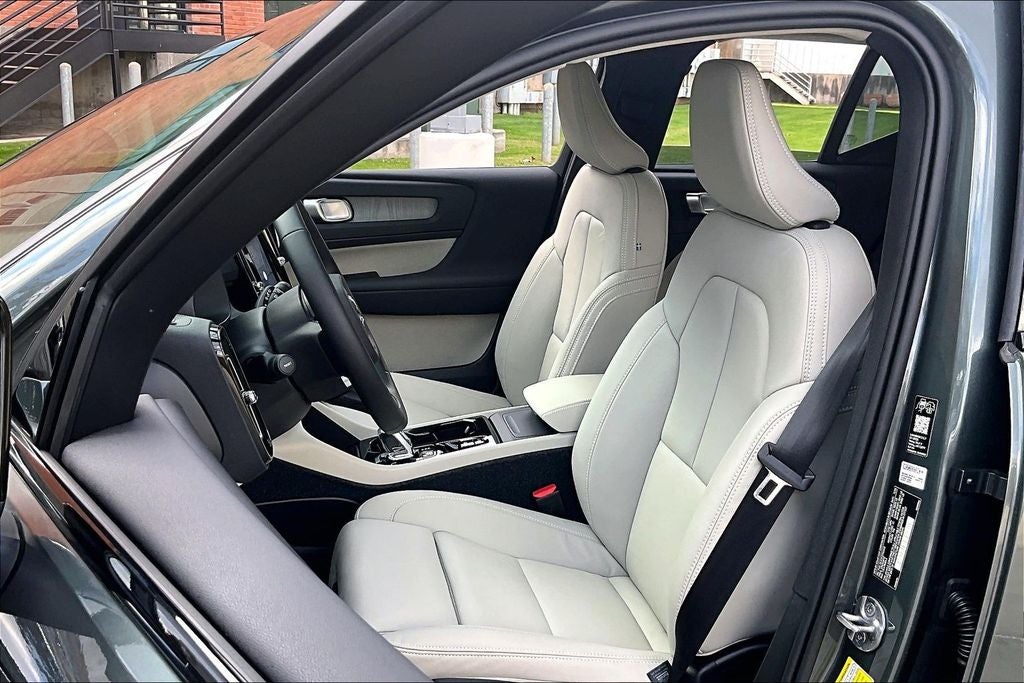 2026 Volvo XC40 B5 Plus