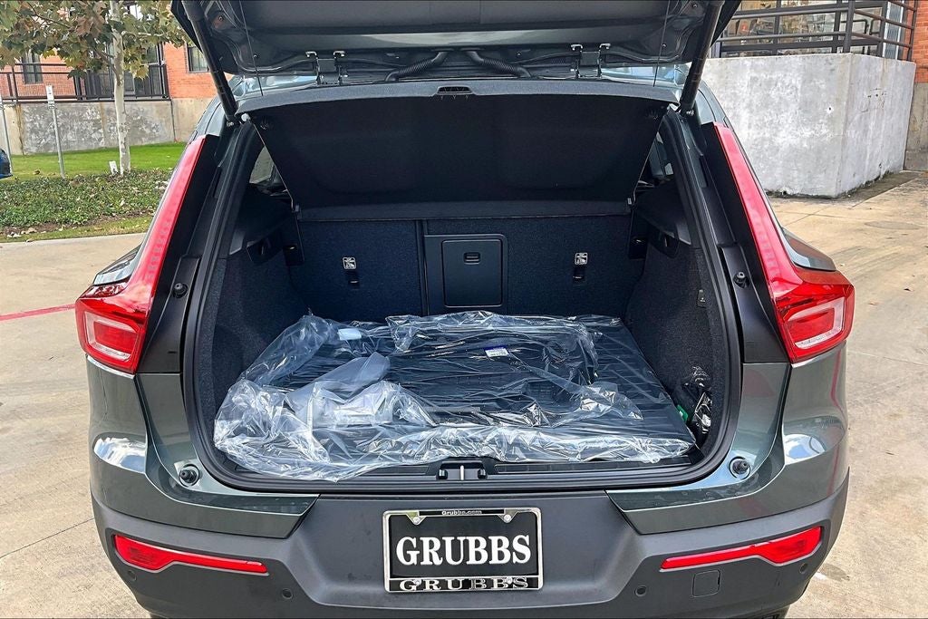 2026 Volvo XC40 B5 Plus