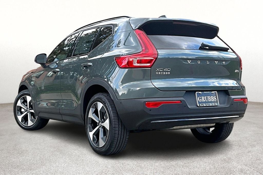 2026 Volvo XC40 B5 Plus