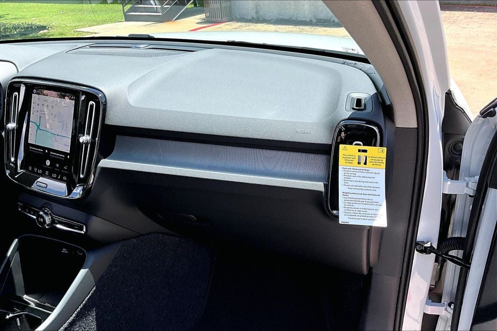 2026 Volvo XC40 B5 Plus