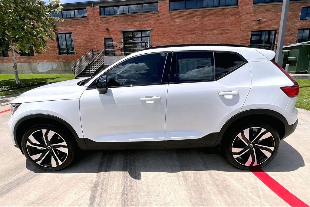 2026 Volvo XC40 B5 Plus