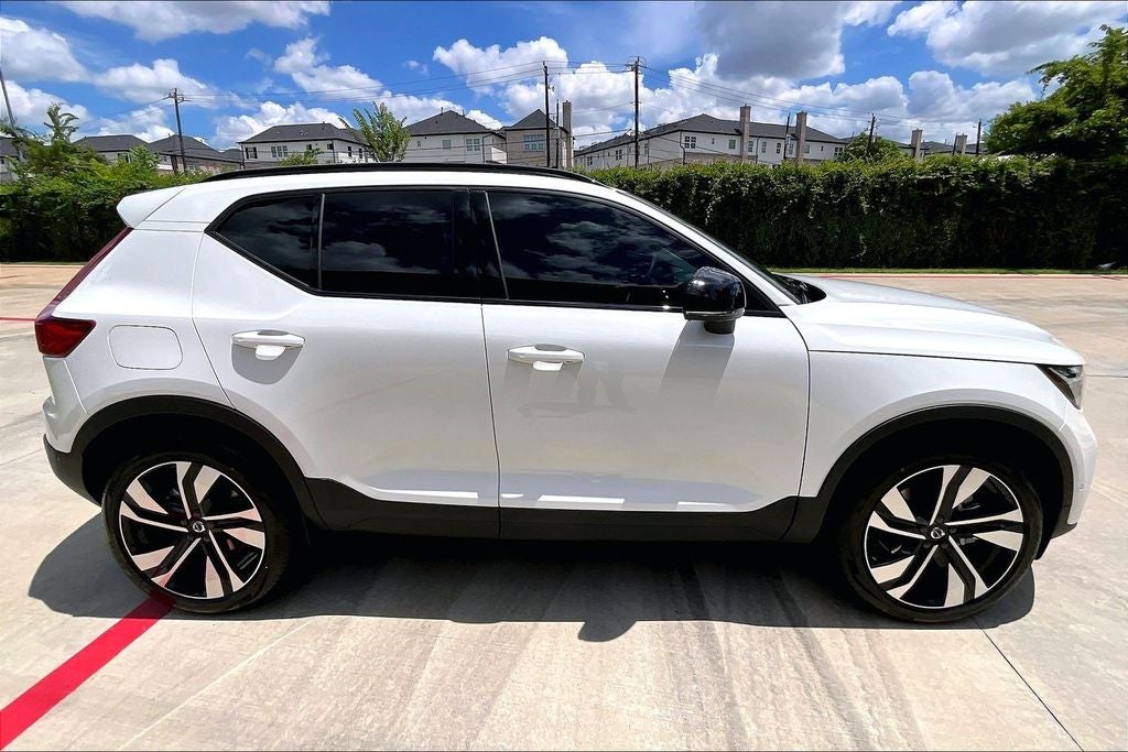 2026 Volvo XC40 B5 Plus