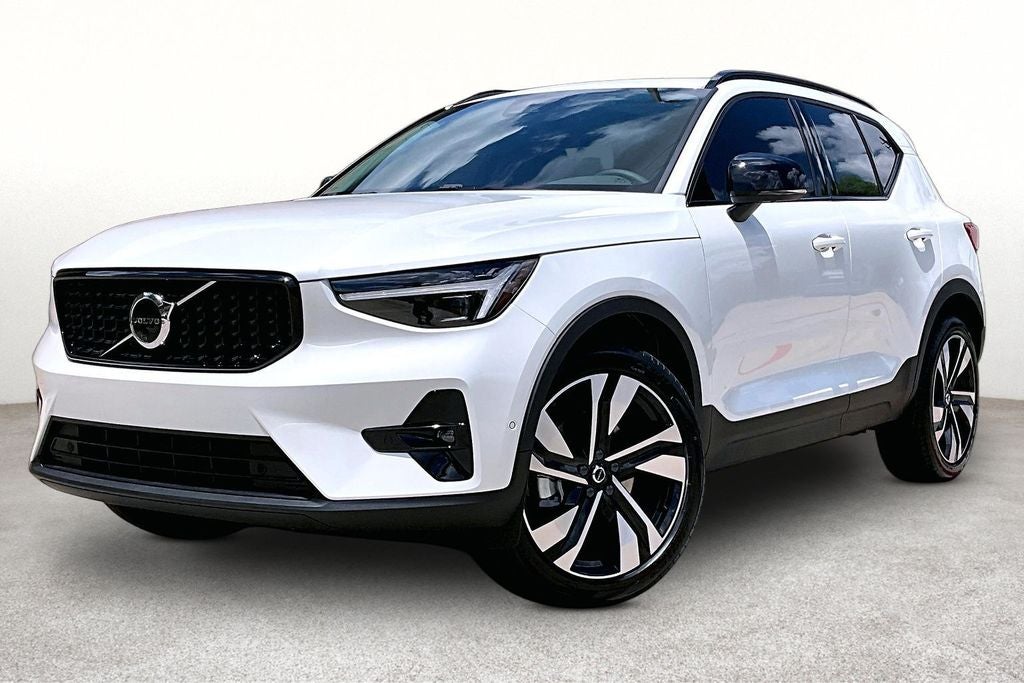 2026 Volvo XC40 B5 Plus