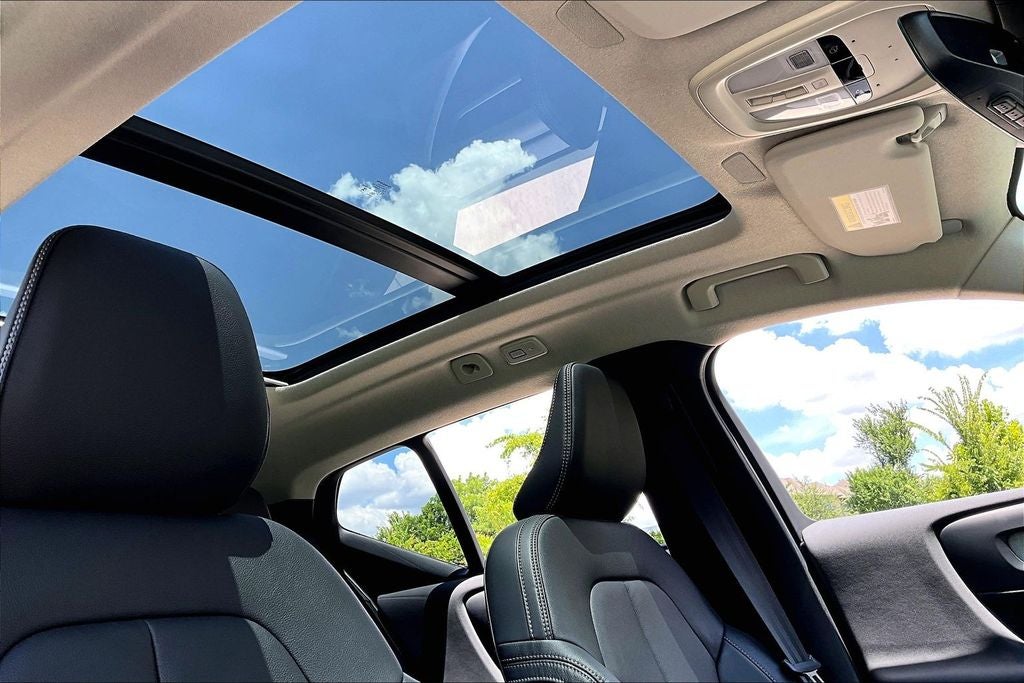 2026 Volvo XC40 B5 Plus