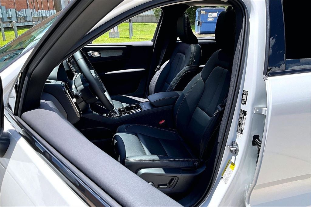 2026 Volvo XC40 B5 Plus