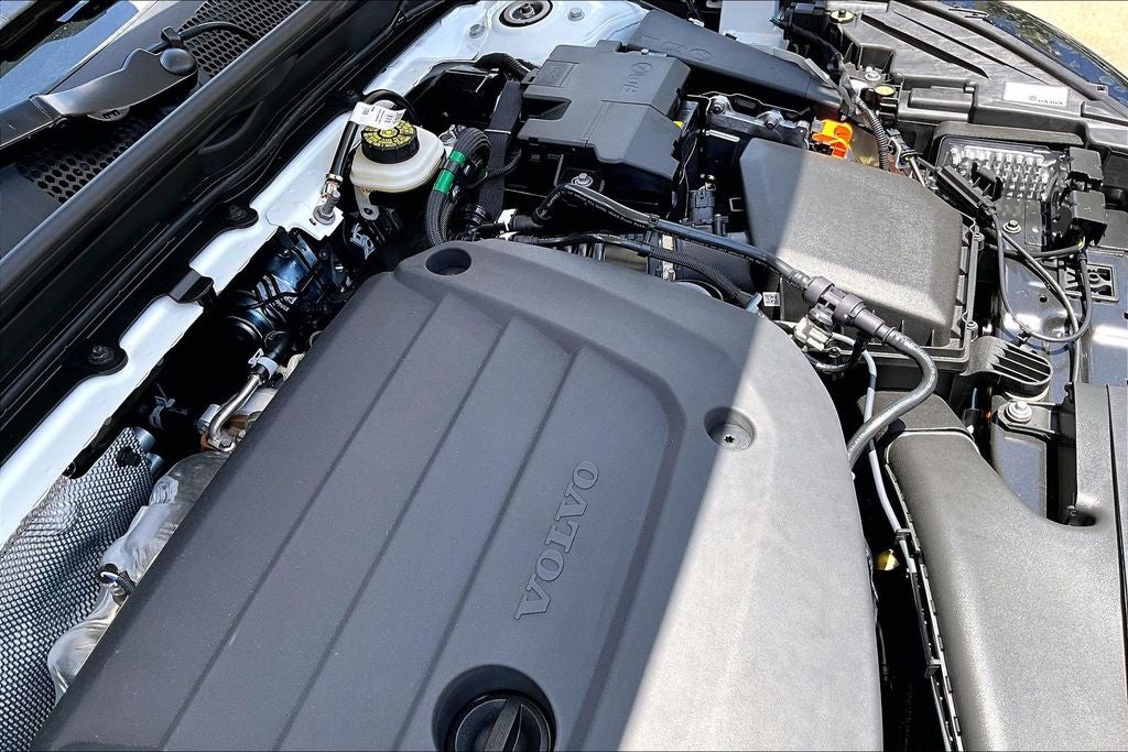 2026 Volvo XC40 B5 Plus