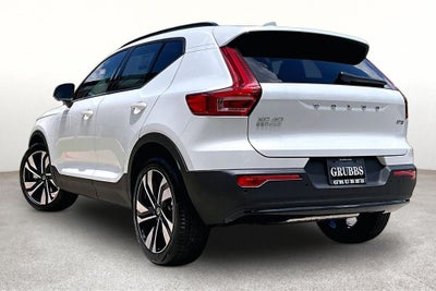 2026 Volvo XC40 B5 Plus