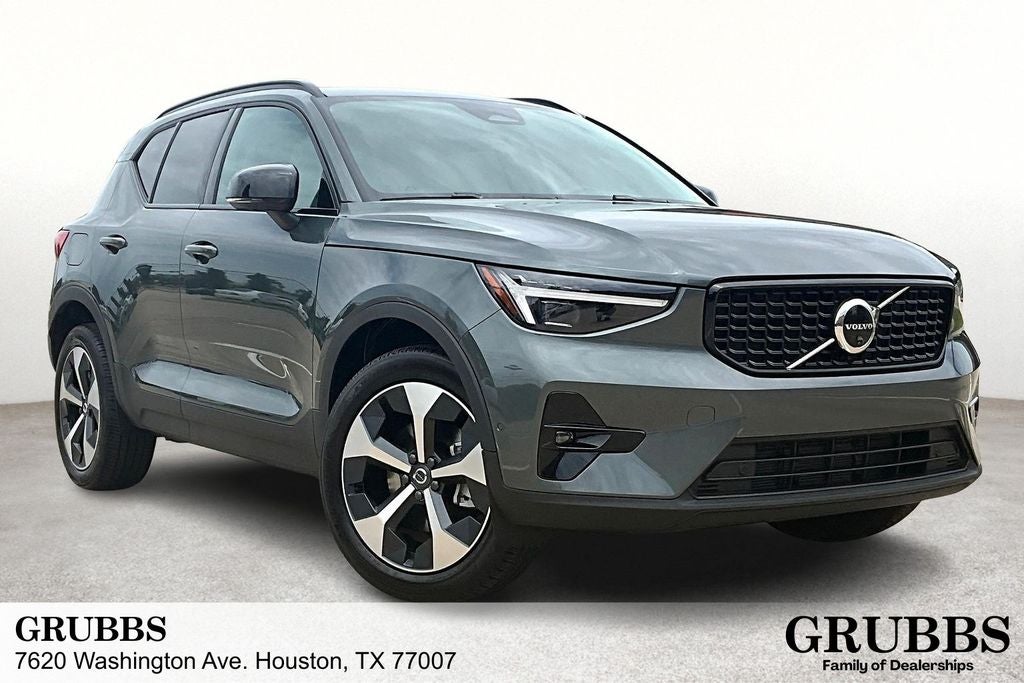 2026 Volvo XC40 B5 Plus