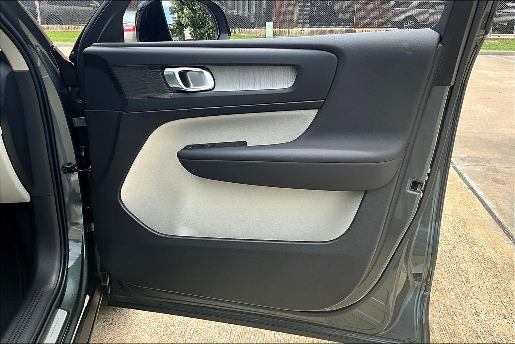 2026 Volvo XC40 B5 Plus