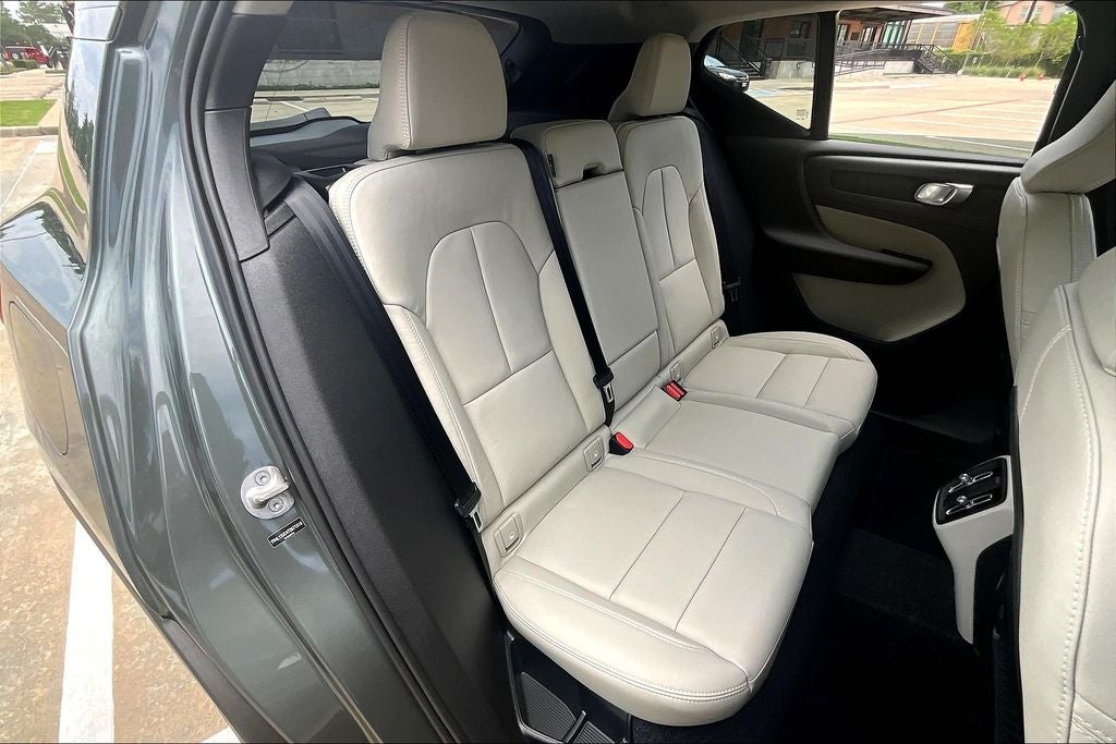 2026 Volvo XC40 B5 Plus