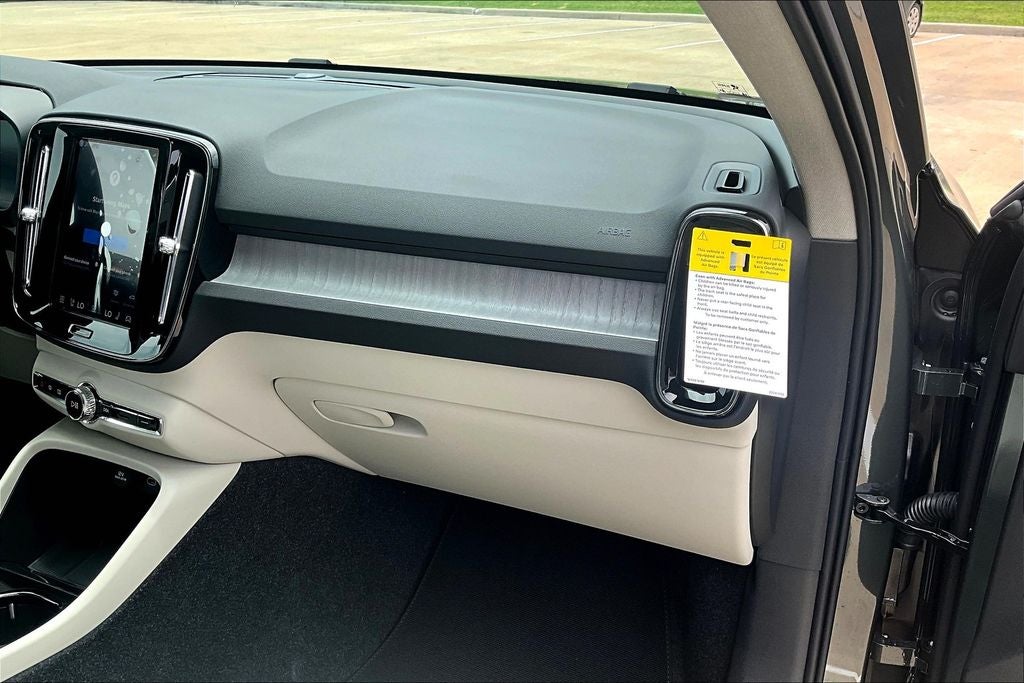 2026 Volvo XC40 B5 Plus