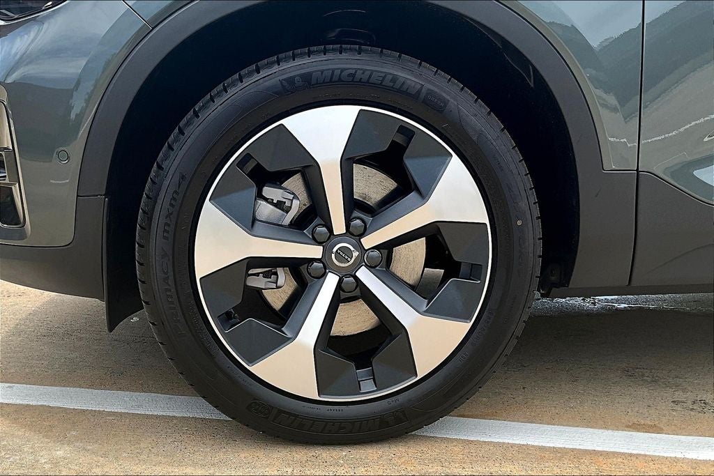 2026 Volvo XC40 B5 Plus