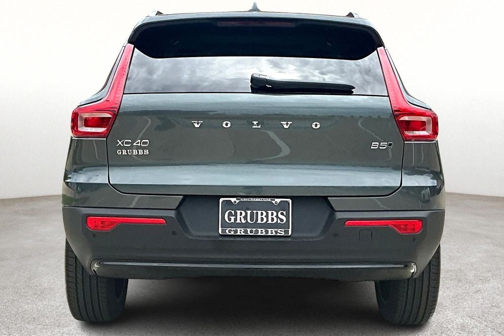 2026 Volvo XC40 B5 Plus