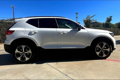 2026 Volvo XC40 B5 Plus