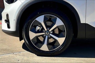 2026 Volvo XC40 B5 Plus