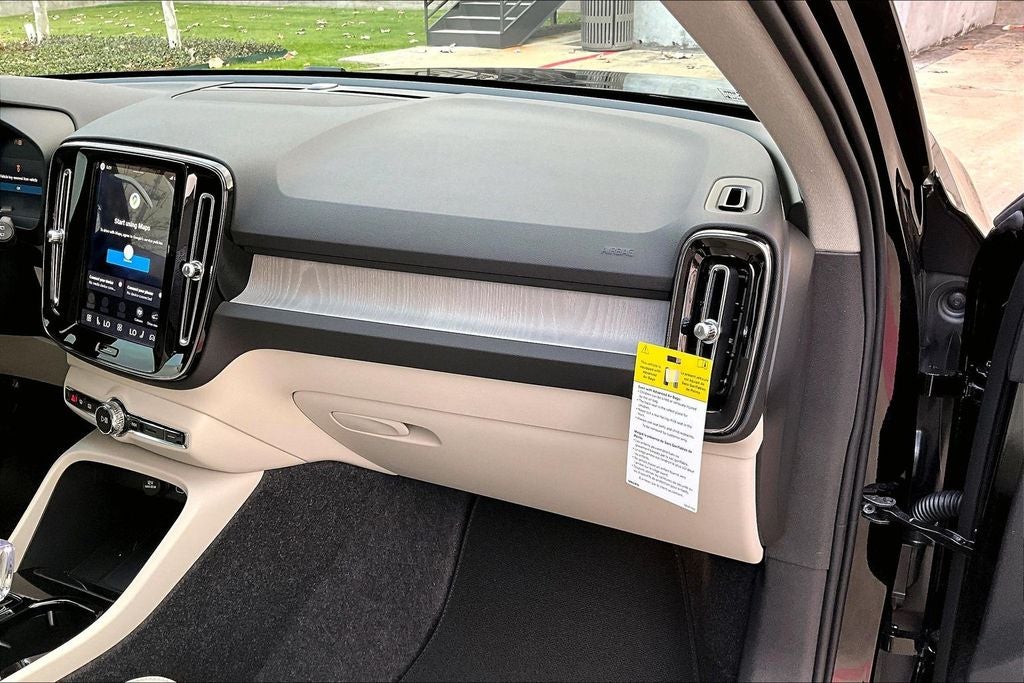 2026 Volvo XC40 B5 Plus