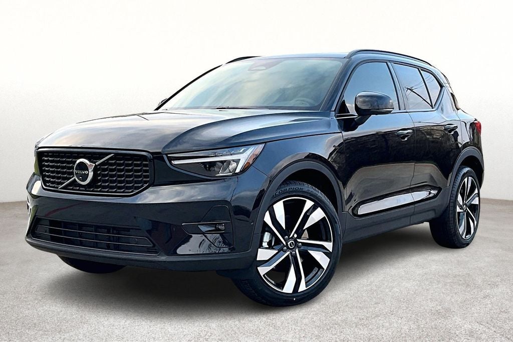 2026 Volvo XC40 B5 Plus