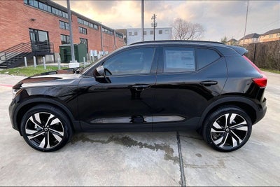 2026 Volvo XC40 B5 Plus