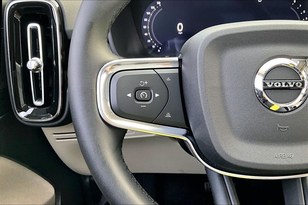 2026 Volvo XC40 B5 Plus