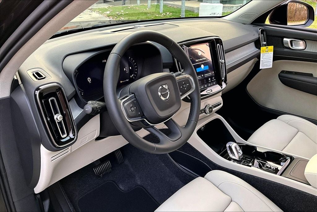 2026 Volvo XC40 B5 Plus