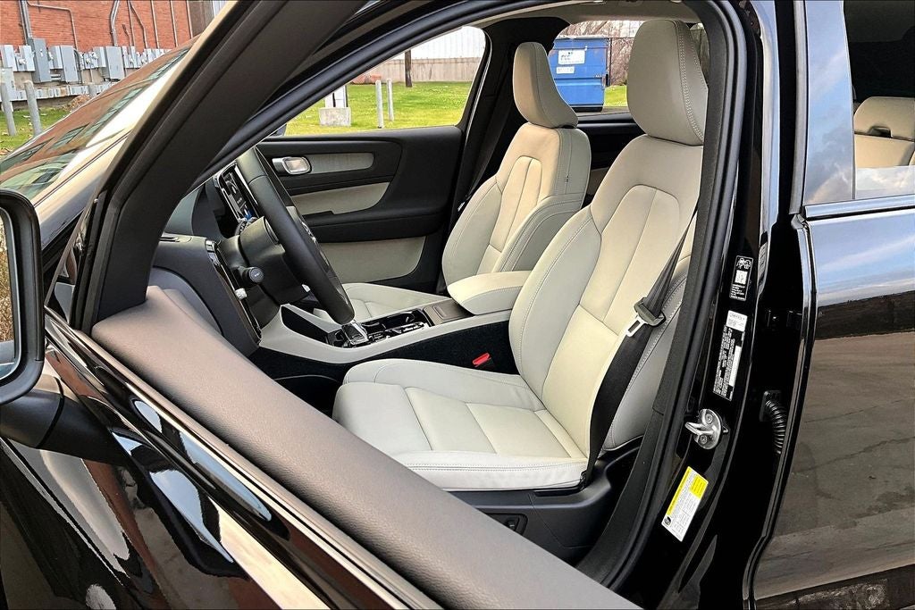 2026 Volvo XC40 B5 Plus