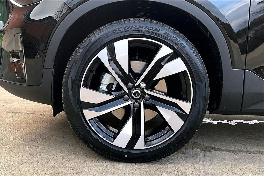 2026 Volvo XC40 B5 Plus