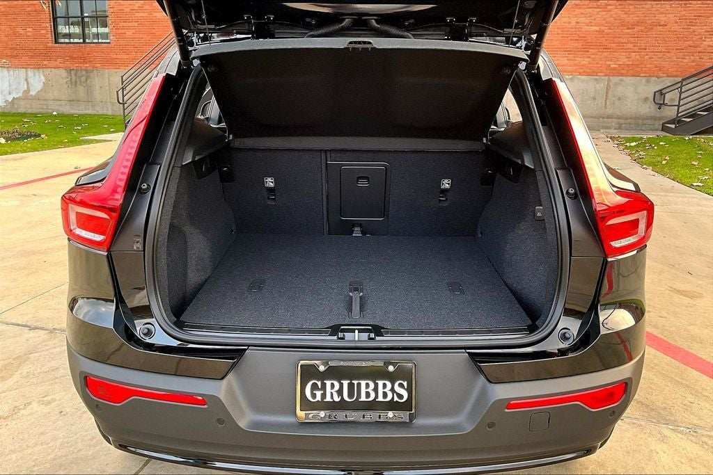 2026 Volvo XC40 B5 Plus