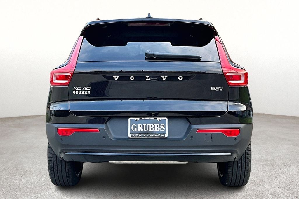 2026 Volvo XC40 B5 Plus