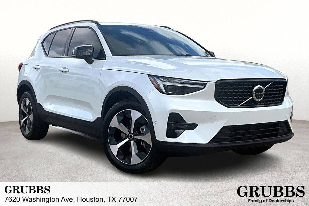 2026 Volvo XC40 B5 Plus