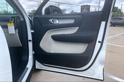 2026 Volvo XC40 B5 Plus