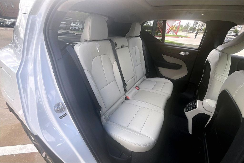 2026 Volvo XC40 B5 Plus