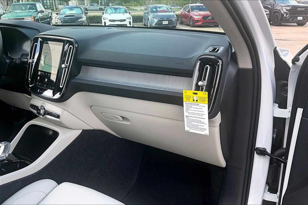 2026 Volvo XC40 B5 Plus