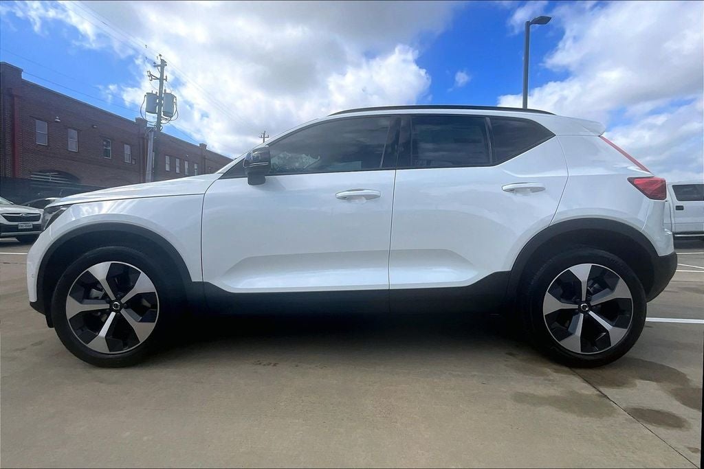 2026 Volvo XC40 B5 Plus
