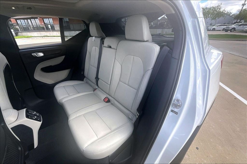 2026 Volvo XC40 B5 Plus