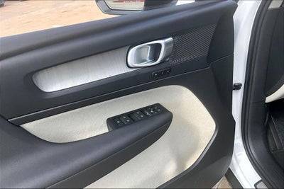 2026 Volvo XC40 B5 Plus