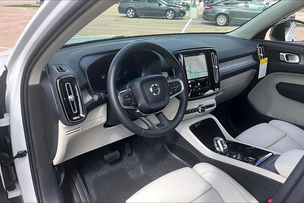 2026 Volvo XC40 B5 Plus