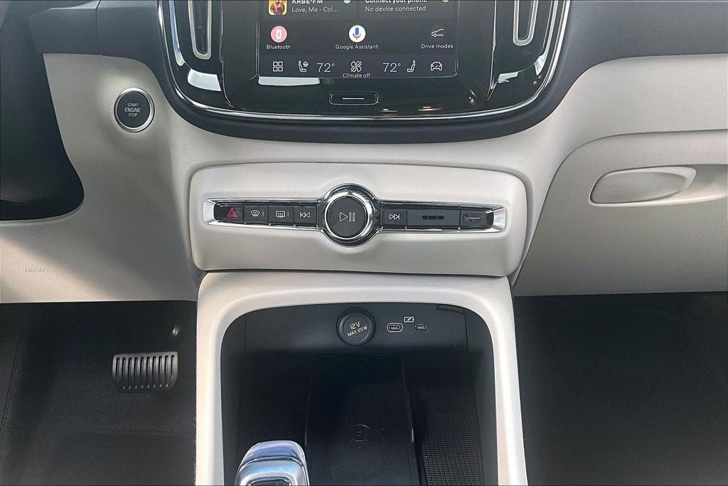 2026 Volvo XC40 B5 Plus