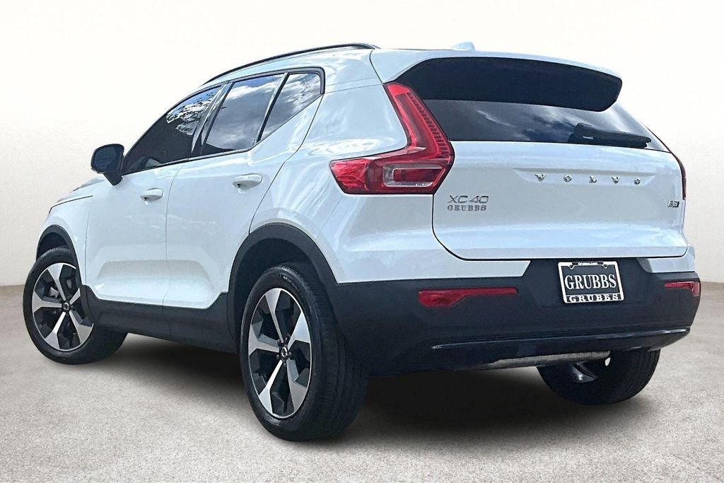 2026 Volvo XC40 B5 Plus