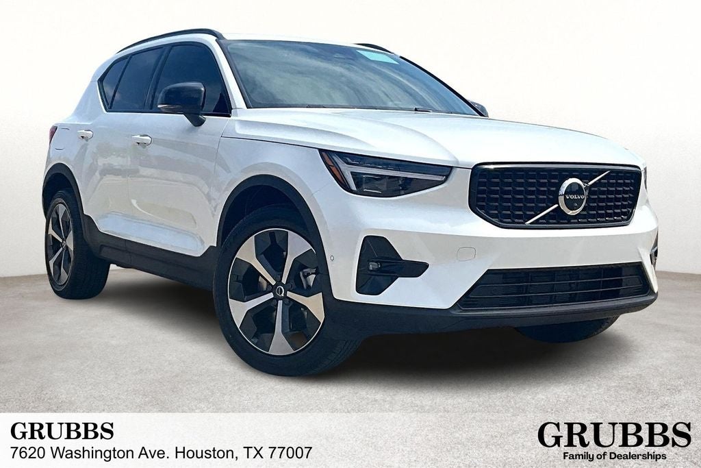 2026 Volvo XC40 B5 Plus