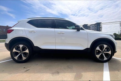 2026 Volvo XC40 B5 Plus