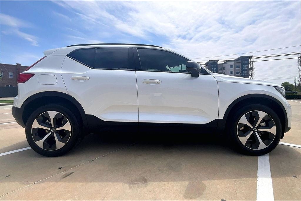 2026 Volvo XC40 B5 Plus